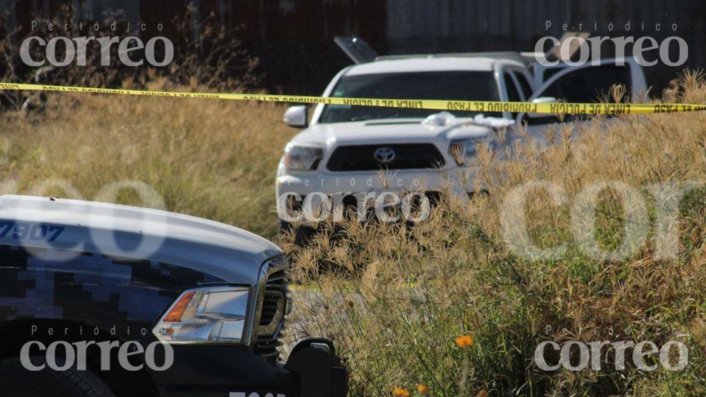 Hallan dos hombres muertos a balazos en un automóvil en San Luis de la Paz