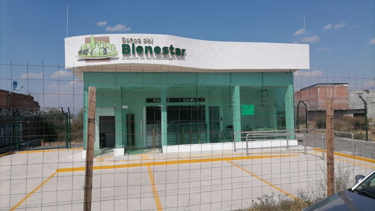 Banco del Bienestar en Apaseo el Alto quedó construido en medio de 'la nada'  