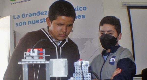 Pablo Alexander Sánchez González destaca en Irapuato por su talento en la robótica