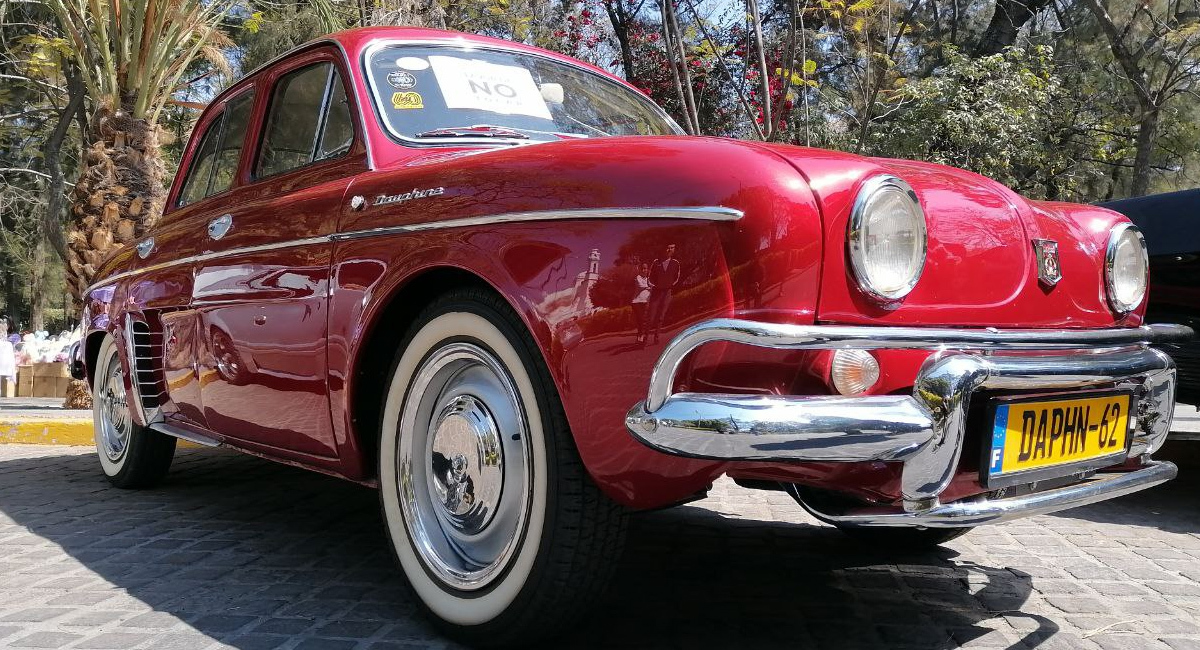 Celebran Día Internacional del Auto Antiguo con exhibición en Celaya 