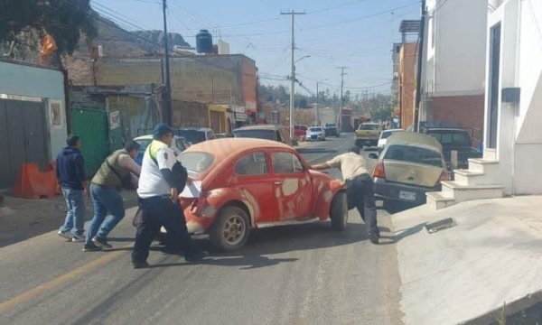 Arrancan 'limpia' de la Panorámica en Guanajuato capital: retiran autos abandonados