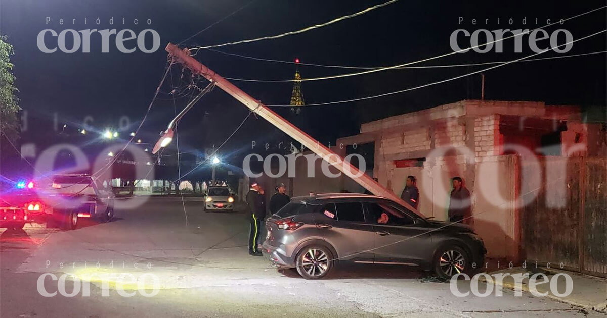 Accidentes contra postes dejan fallas eléctricas en colonias de Celaya 