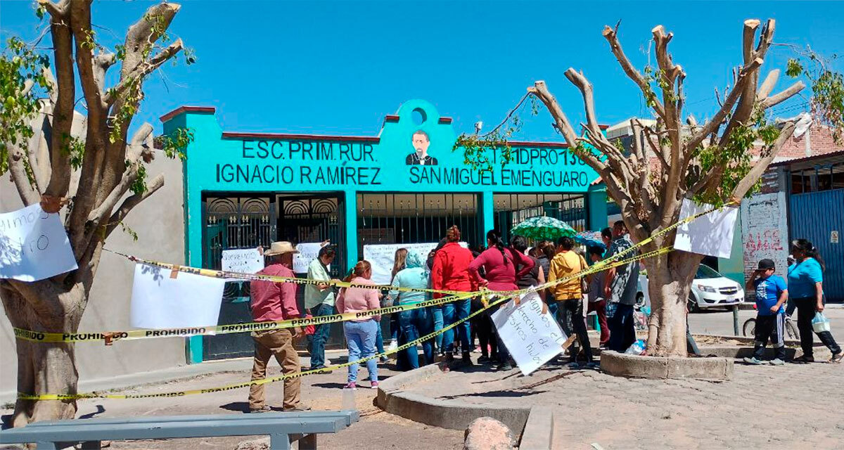 Tras más de 6 meses sin maestro, cierran escuela de Salvatierra; ya atienden caso