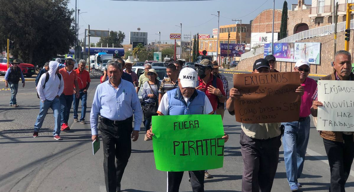 Taxistas de Guanajuato se manifiestan contra protección de taxis pirata  