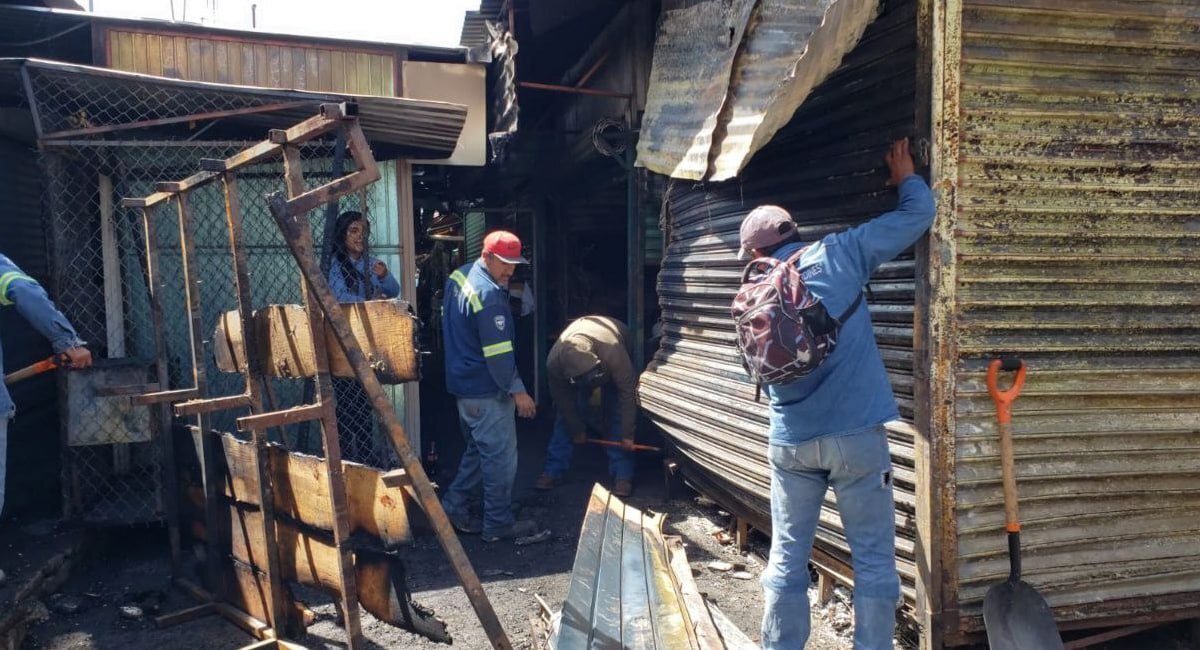 Comerciantes suplican ayuda tras incendio en la calle Emiliano Carranza, Pénjamo