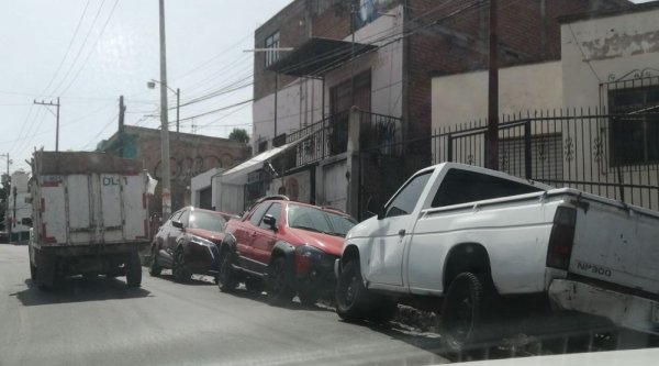 Denuncian caos vial por salida de escuelas en la Panorámica a Pueblito de Rocha de Guanajuato 