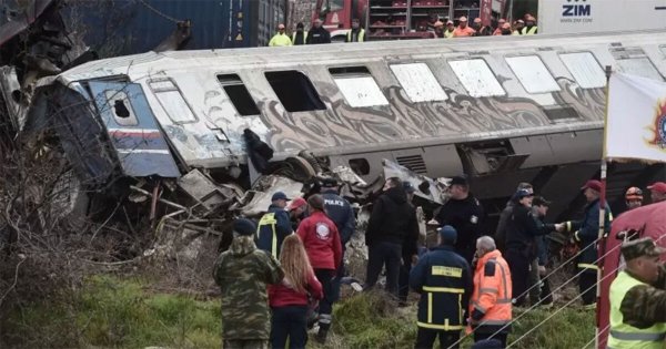 Tras choque de trenes en Grecia se eleva a 42 el número de muertos 