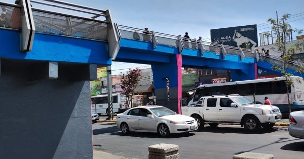 Piden mejora real en puente del Mercado Hidalgo en Celaya y no solo pintura nueva