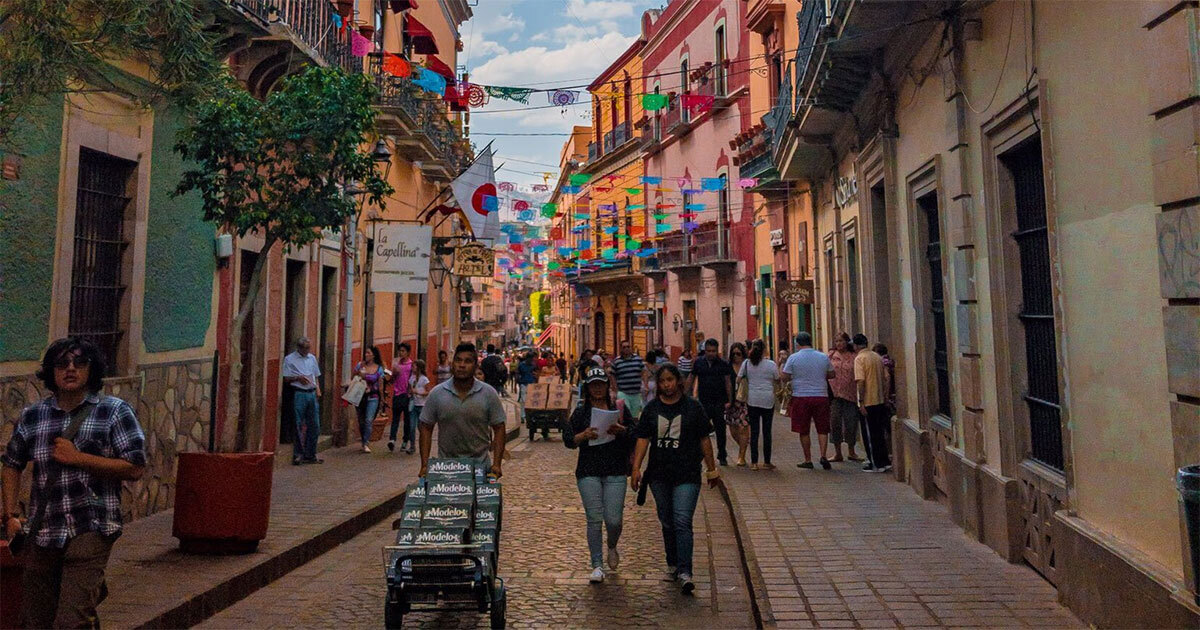 Urgen regulación de espacios para comerciantes de la calle Sopeña en Guanajuato