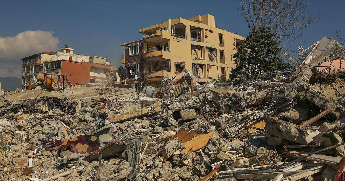 Turquía suma más de 46 mil muertos por terremotos; Colegio de Médicos pronostica más 