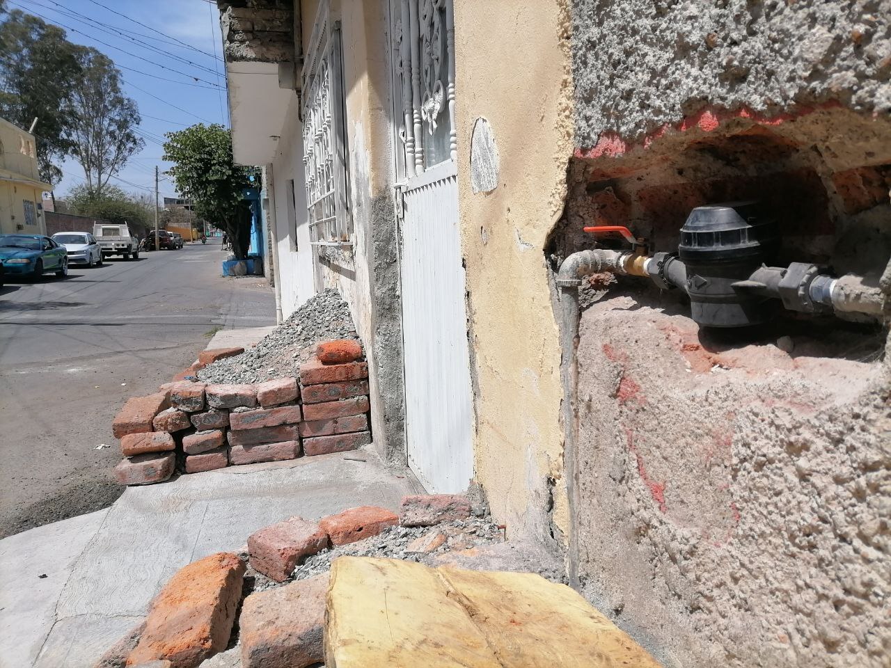 Sufren por desabasto de agua y cobros descomunales en la Manuel Ávila Camacho de Apaseo el Alto