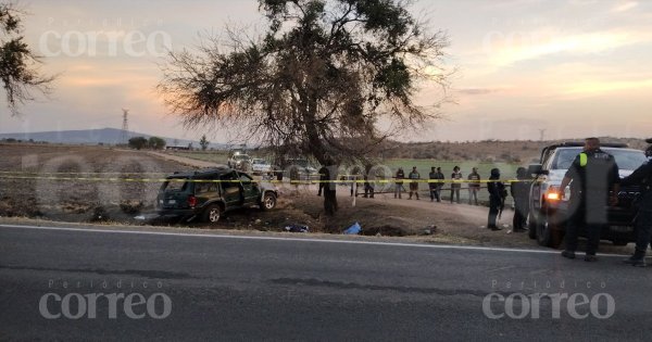 Estudiantes del CECyTE Pueblo Nuevo se accidentan en carretera; hay un muerto y un herido