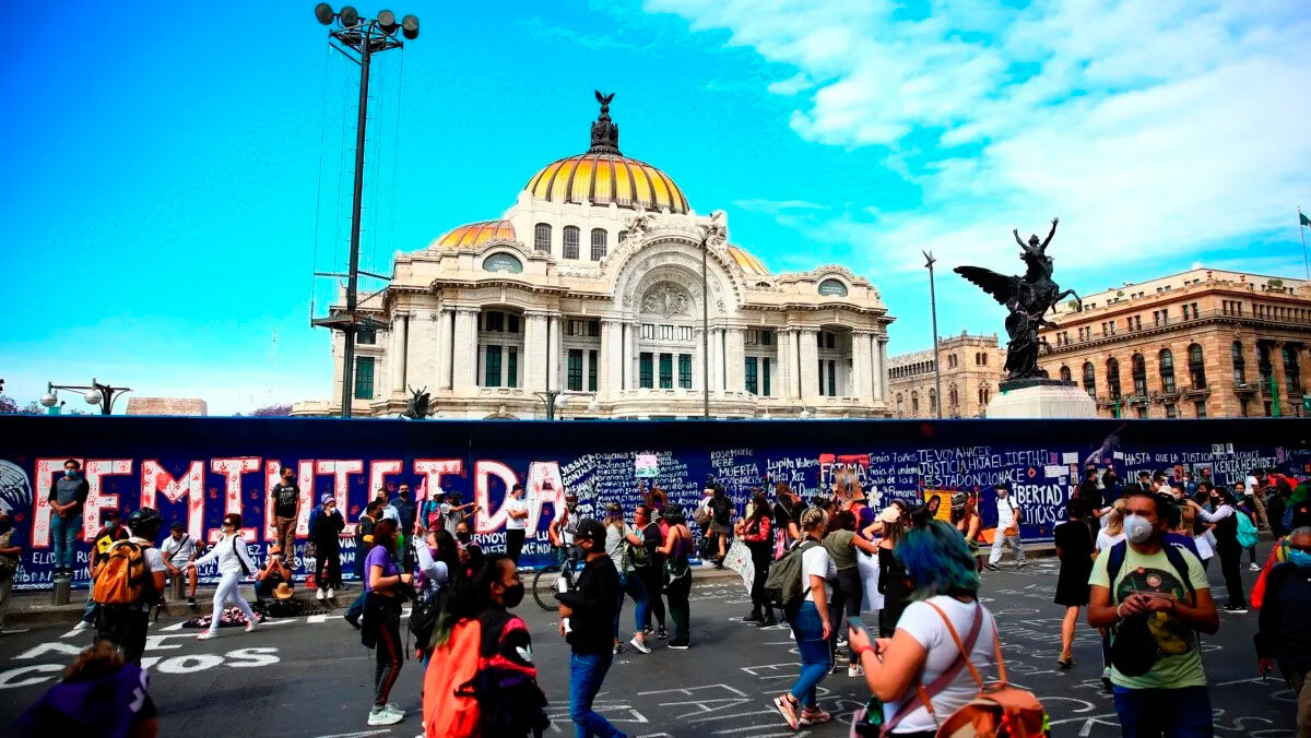 López Obrador pide que manifestaciones del 8M se realicen sin violencia  