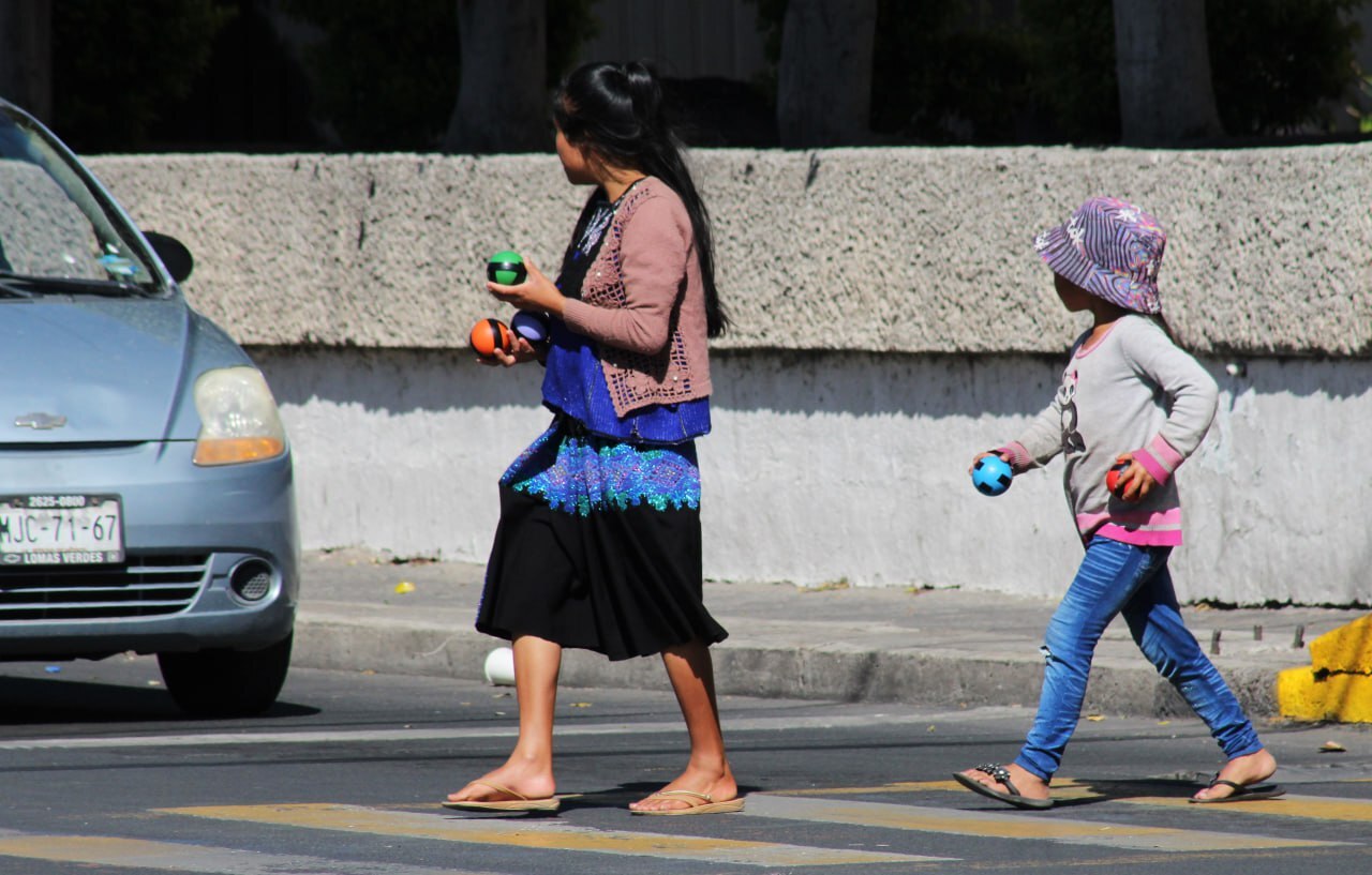 DIF Celaya advierte por aumento de niños trabajando en cruceros durante Semana Santa 