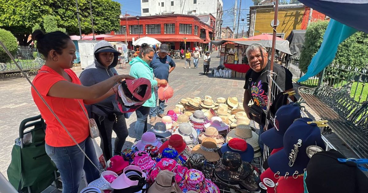 Venta de sombreros eleva ventas en Acámbaro con inicio de calor