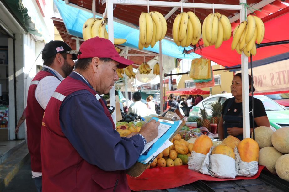 Comerciantes del Tomasa Esteves en Salamanca acceden a liberar pasos peatonales 