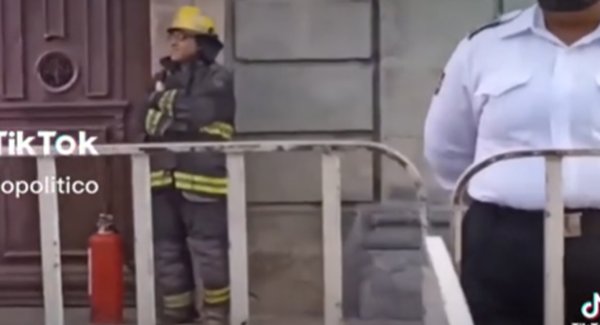 Despiden a bombero de Irapuato que se hizo viral por saltar con la consigna 