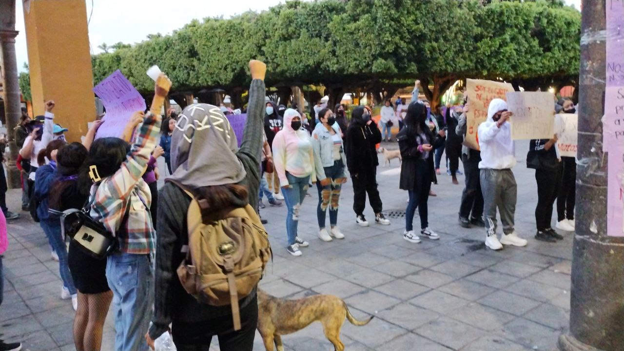 “Nos falta una“: Colectivos, familia y amigos marchan por Claudia, mujer asesinada en Valle de Santiago 