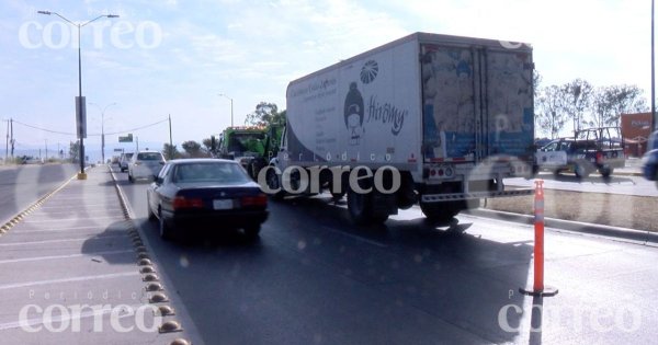 Conductor sobrevive a asalto armado en la Lagos de Moreno-León