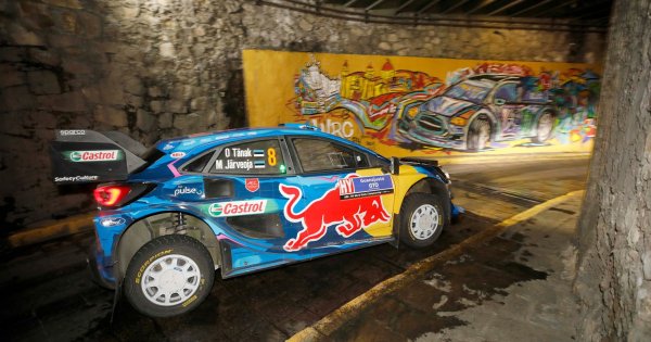 Adrenalina y emoción en la arrancada del Rally en Guanajuato; Tanak toma una ligera ventaja