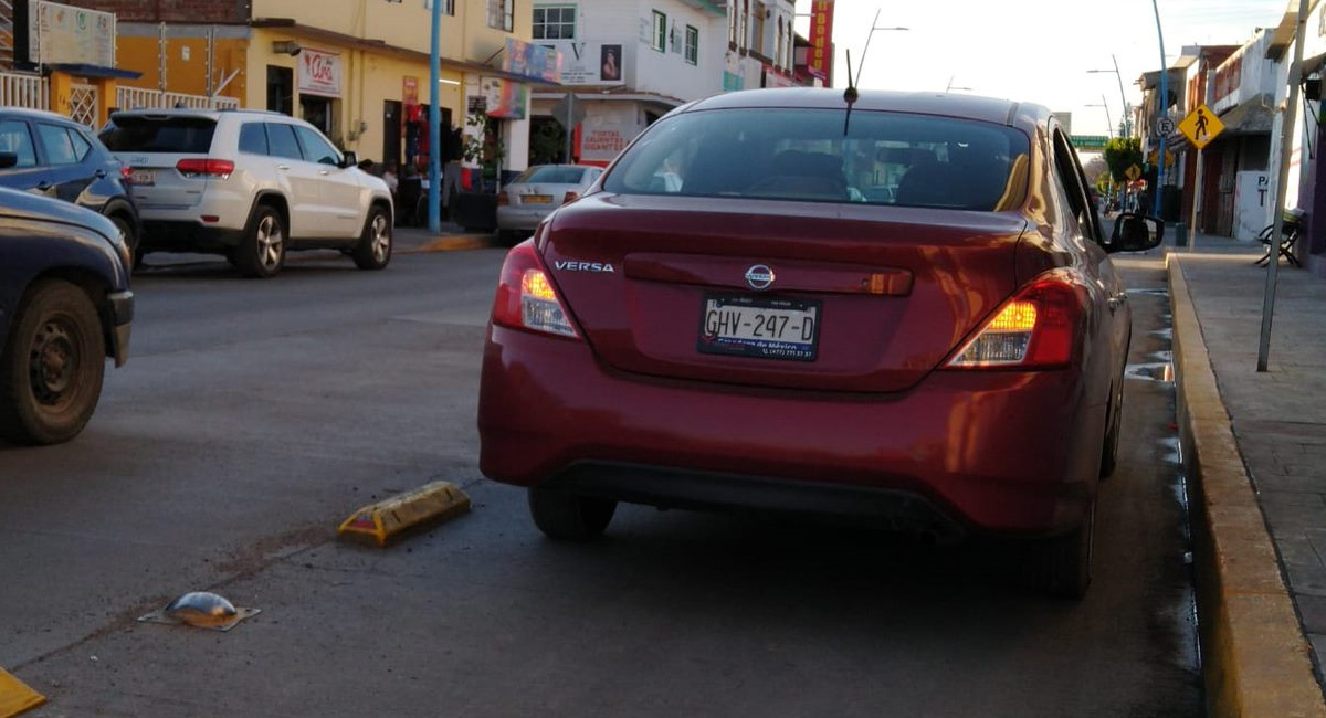 Motos, autos y hasta Tránsito Municipal invaden las ciclovías en Silao