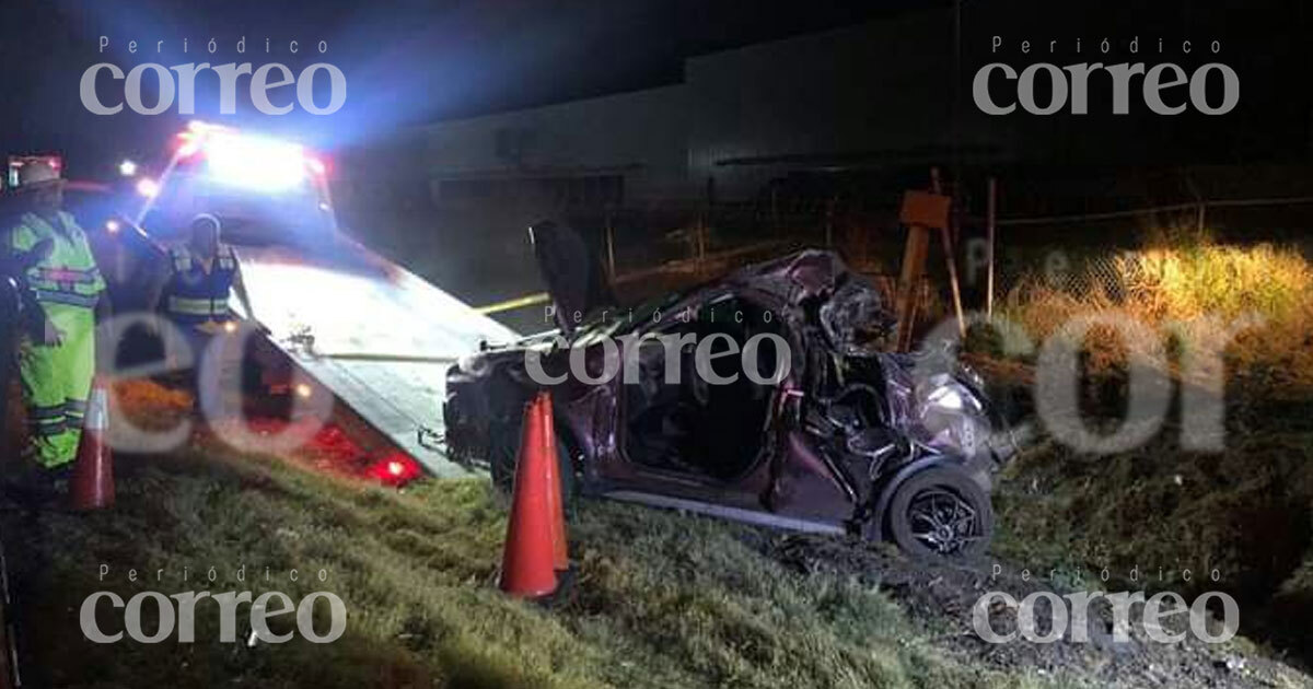 Aparatosa volcadura en la carretera Celaya -Salamanca deja tres hombres muertos 