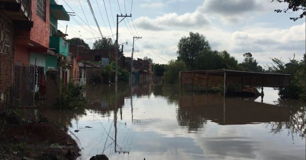 Más de 200 familias tienen sus casas sobre el margen del río Lerma en Pénjamo