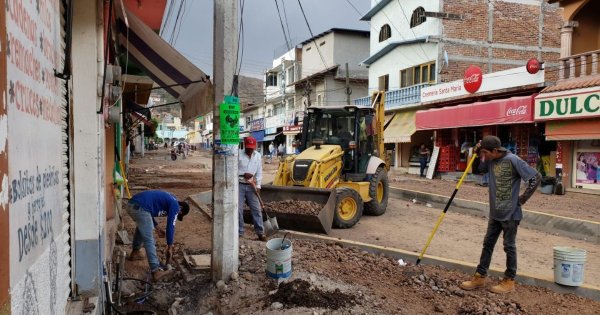 Comerciantes señalan mala construcción de banquetas en zona centro de Huanímaro