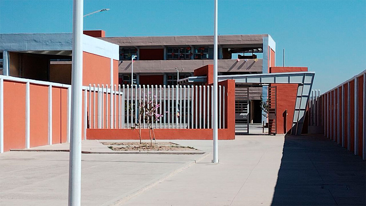 Falta de agua potable en Valtierrilla orilla a primaria a suspender clases 