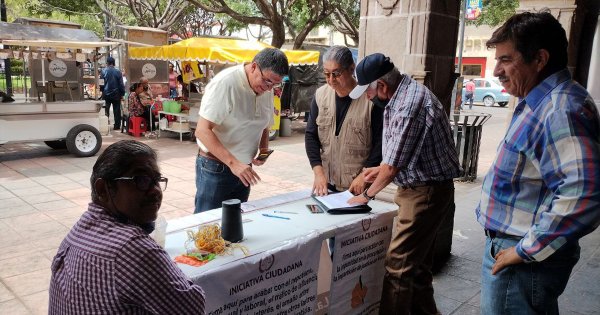 Recaudan firmas en Salamanca para reformar al Poder Judicial de México