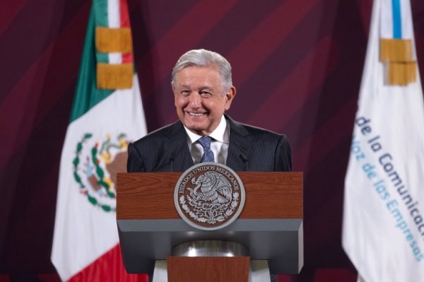 INE ordena retirar de la mañanera AMLO expresiones del 'plan C'