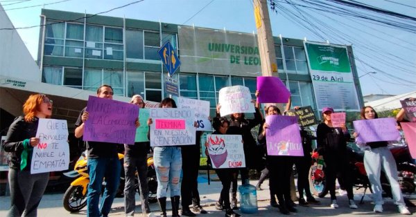 Alumnos de la UDL en Celaya denuncian acoso de profesores