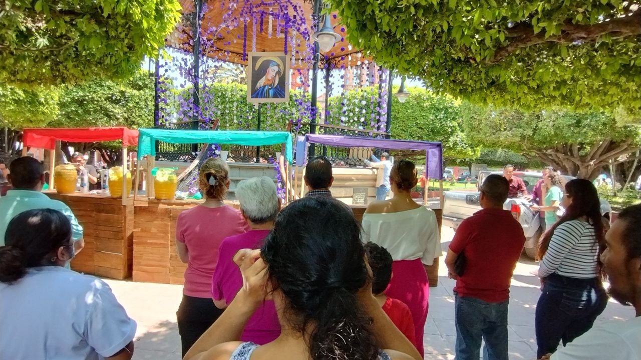 Nieve, agua y capirotada: celebran viernes de Dolores en Guanajuato 