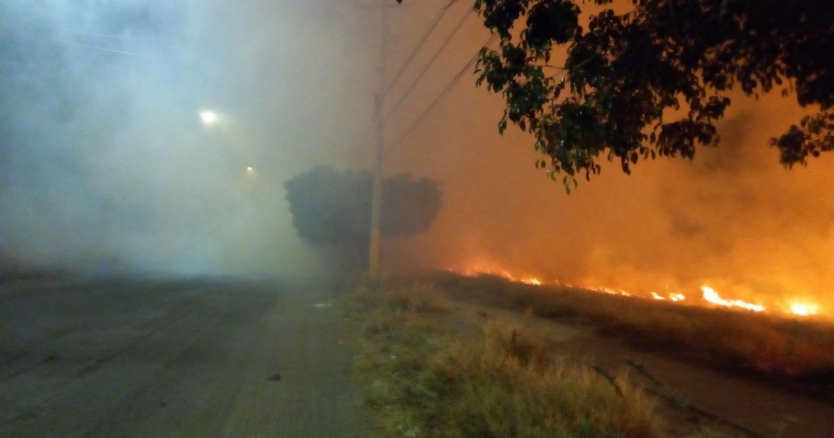 Entre quemas e irresponsabilidades de refinerías, viven con mala calidad de aire en Irapuato y Salamanca