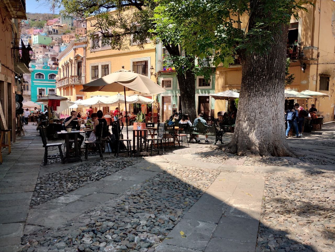 Por falta de permisos, retirarán mesas y sillas a 6 restaurantes en Guanajuato capital 