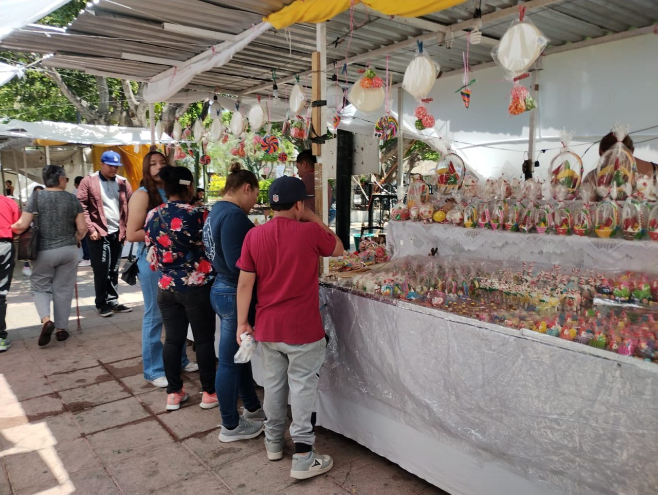 Salamanca: comerciantes de alfeñiques esperan buenas ventas en los días santos