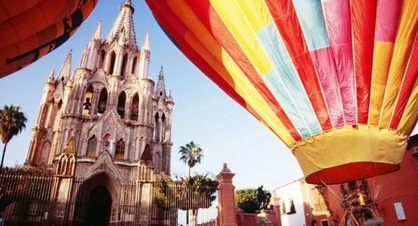 Cancelan vuelos en globo en San Miguel de Allende en lo que arman reglamento para evitar accidentes 