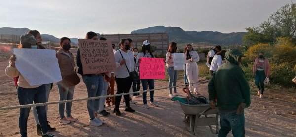 Piden a Diego Sinhue intervenir tras medio año de paro en Universidad del Bienestar SJI