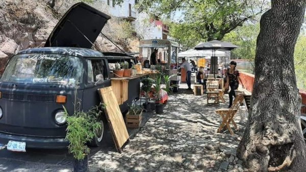 Corren de evento Mentefactura a cuatro food trucks por supuesta venta de alcohol