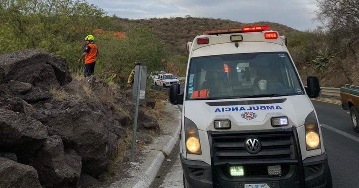 Hombre fallece tras volcarse en 'las curvas' de Guanajuato capital