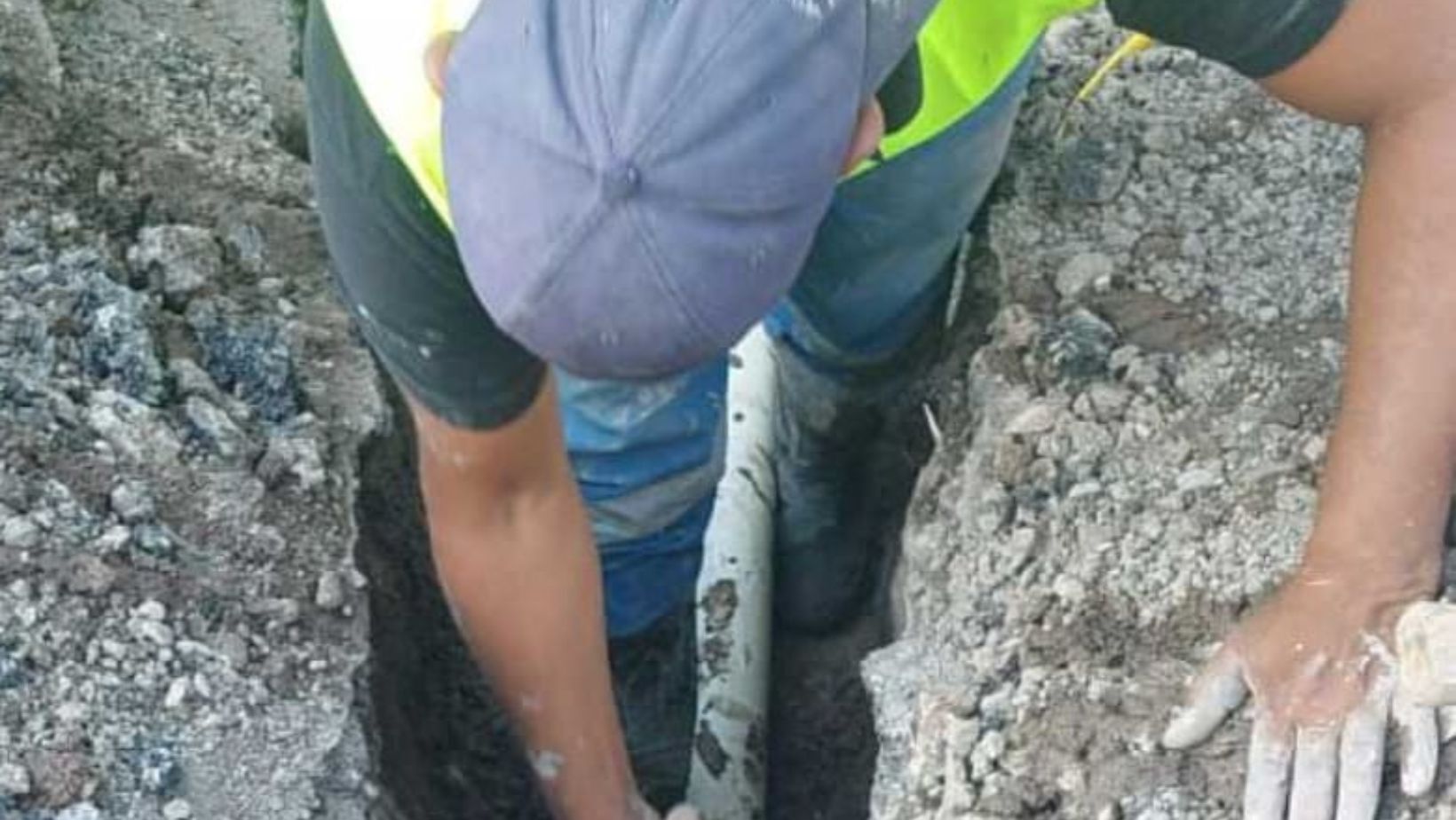 Tras cinco meses de denuncias, JUMAPA arreglará falla de agua sobre calle Aldama de Celaya