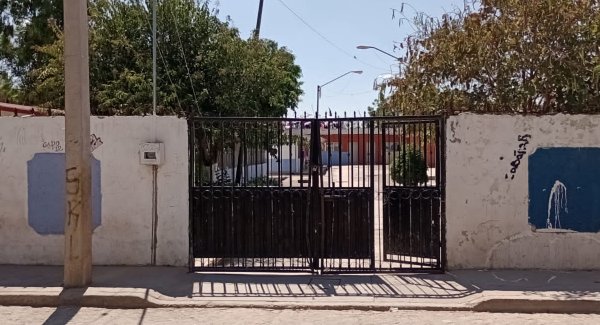 Padres se quejan de seguridad y denuncian a directora de la Escuela Primaria José Camacho Guerrero en Silao 