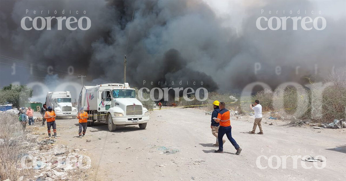 Alarma incendio de hasta 100 metros de altura en inmediaciones del Relleno Sanitario en Irapuato