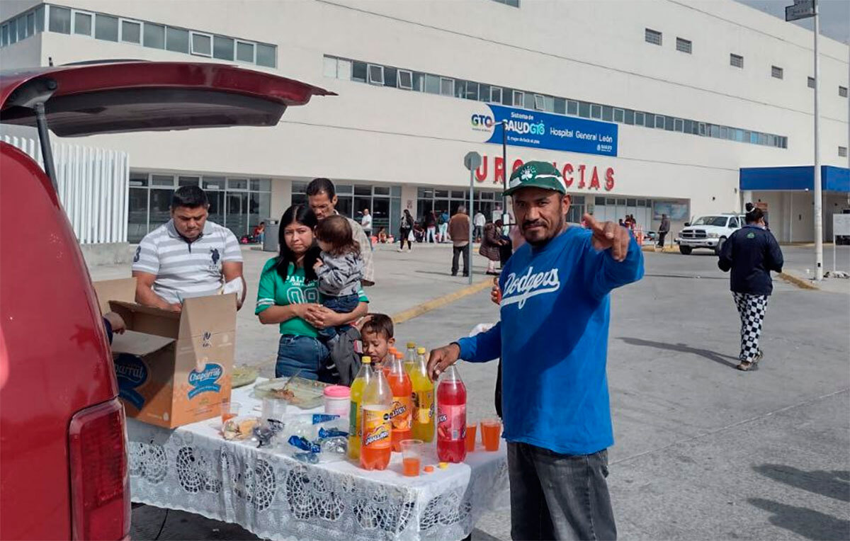 El ‘Lobo’, albañil se gana el corazón de Guanajuato al regalar comida en hospitales y anexos de León