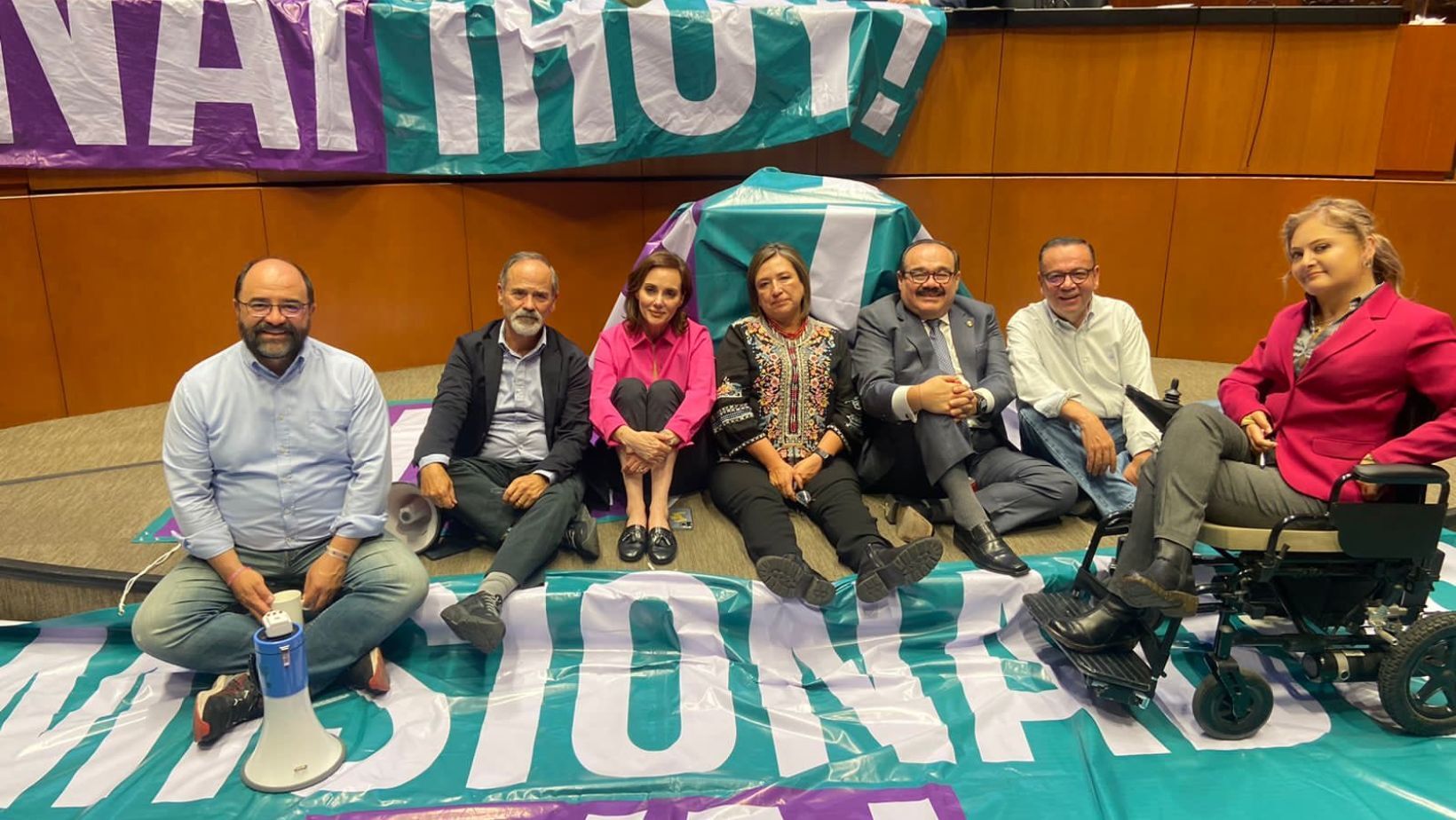 Se dan con todo: oposición toma Tribuna del Senado ante votación para desaparición del INAI