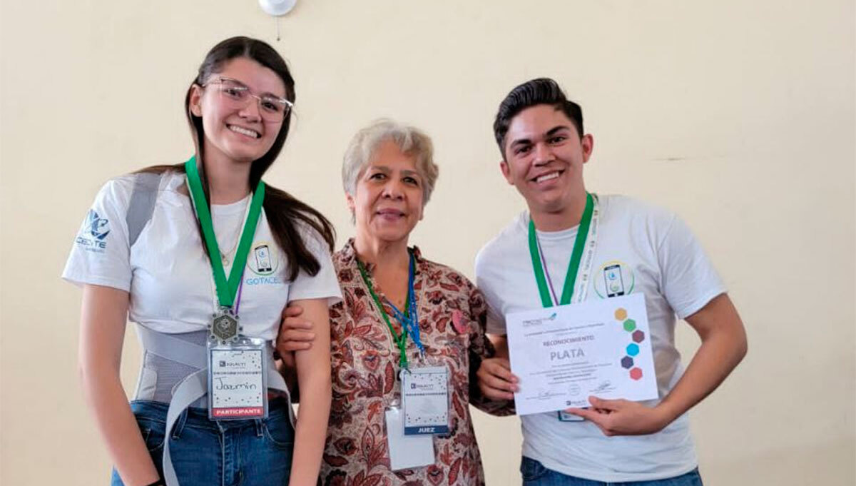 Estudiantes del CECyTE Guanajuato ganan medalla de plata y pase nacional a Infomatrix 