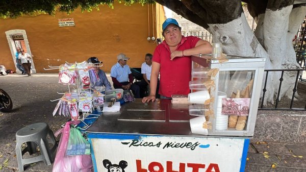 Nieves artesanales ‘Lolita’ aumenta venta por temporada de calor en Acámbaro 