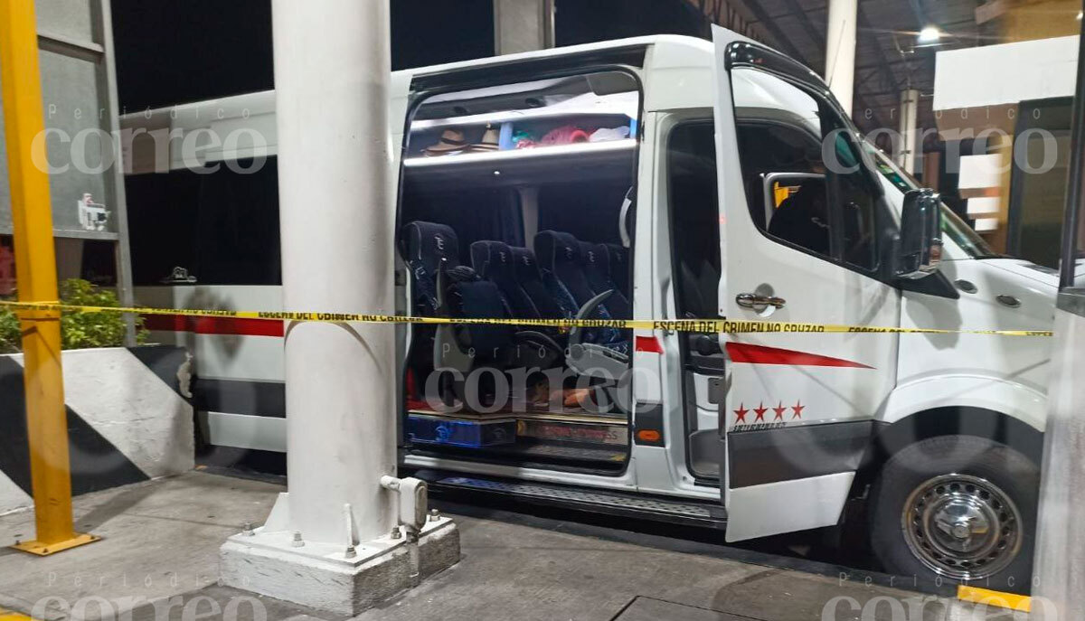 Ladrones atacan transporte de vacacionistas de Salamanca que venían de Ixtapa; asesinan a uno