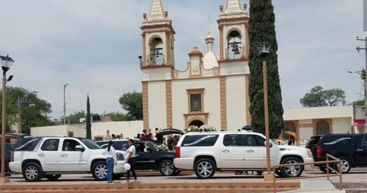 Dan el último adiós a las dos niñas, su madre y su abuela en Apaseo el Grande que fueron asesinadas 