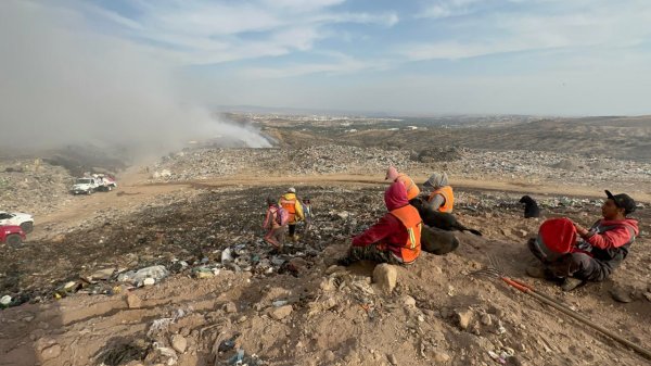 Incendio en basurero de Guanajuato capital lleva más 48 horas de humo, tierra y peste